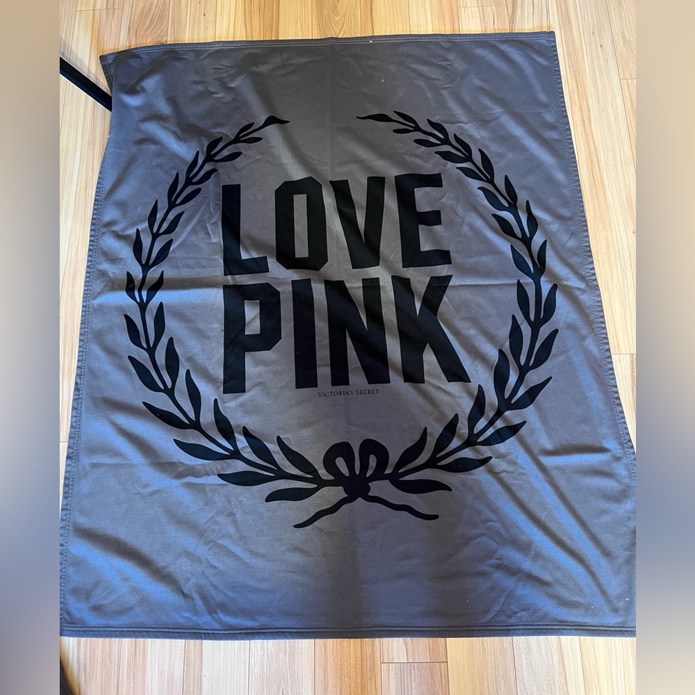 Victoria’s Secret PINK Sweatshirt Material Stadium Blanket *USED*